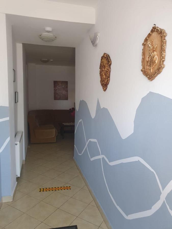 Relax Haus Hotel Hunedoara Exterior photo
